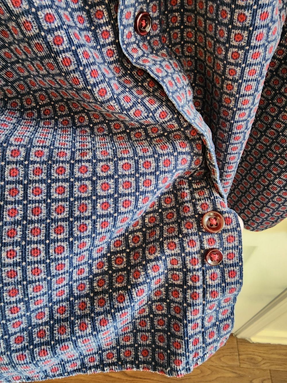 Men's Blue & Pink Geometric Button-Down Shirt - Picture 5 of 7